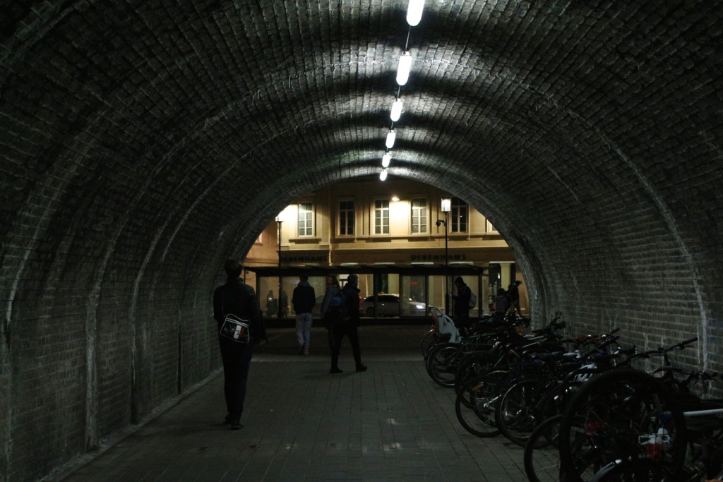 We're heading into a sinister tunnel of reverb and drones today. Alongside Bath Spa rail station, there's a brick tunnel leading through to river, at the back of which are the kitchens of several restaurants. You can hear the buzz and drone of extractor fans and air conditioning, and the intense reverb of the tunnel.