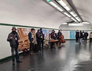buskers in Paris