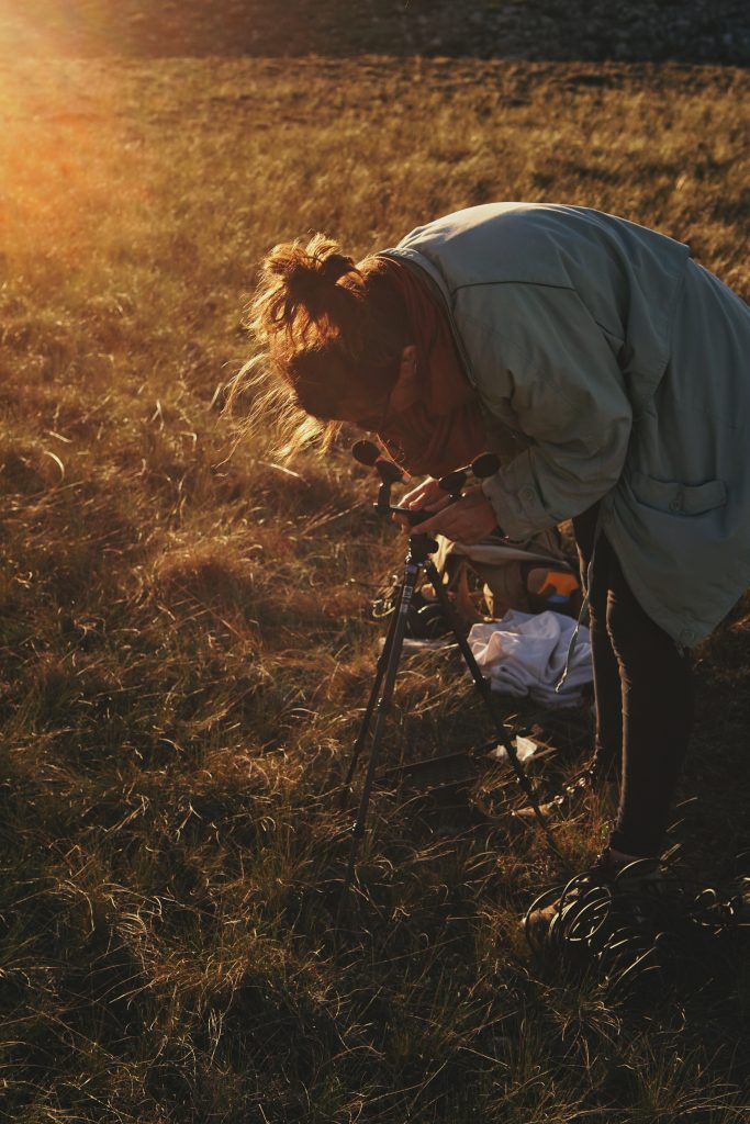 Meet Úrsula Bravo, a nomadic field recordist and sound artist who works on sound ecology and composition under the name of LES (laboratório experimental do som), and loves to capture the sounds of light storms.