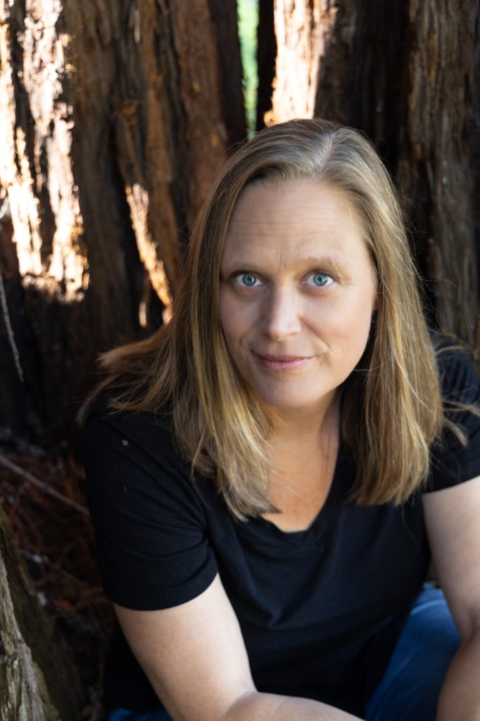 Meet sound artist, musician and sound designer Meghan Fohl from Santa Cruz, California, who draws us into her ambient world of stillness and attentiveness under her artist name Firephly.